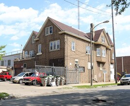 2136 W National Ave in Milwaukee, WI - Building Photo - Building Photo