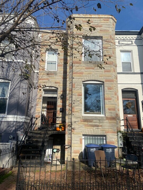 1006 F St NE, Unit # B in Washington, DC - Foto de edificio