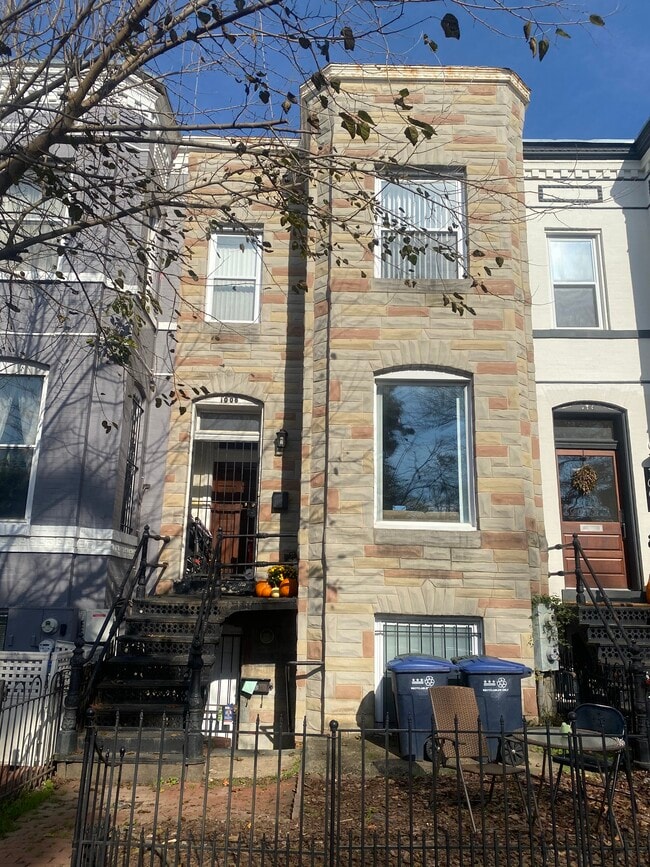 property at 1006 F St NE