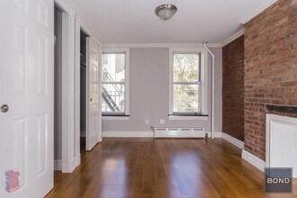 118 E 7th St in New York, NY - Building Photo - Building Photo