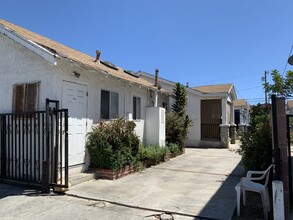 240 W Oliver St in San Pedro, CA - Building Photo - Building Photo