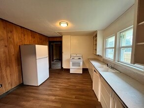 809 E Sullenberger Ave in Malvern, AR - Building Photo - Building Photo