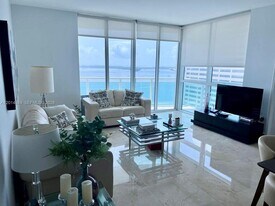 950 Brickell Bay Dr, Unit 2711 in Miami, FL - Building Photo