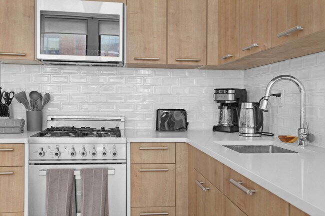 517 W 45th St in New York, NY - Building Photo - Building Photo