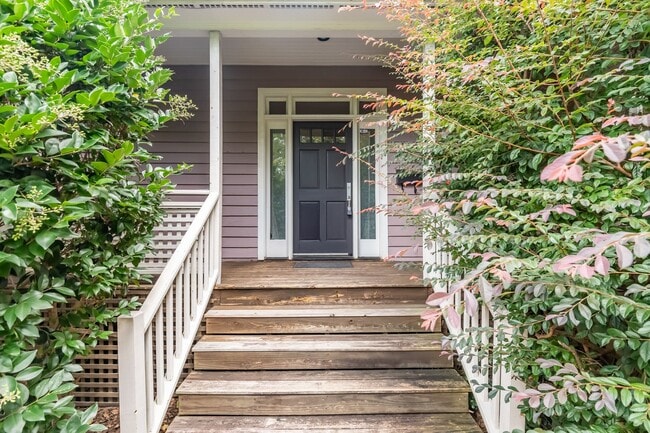 414 Hillsborough St in Chapel Hill, NC - Building Photo - Building Photo