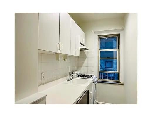 210 W 19th St in New York, NY - Building Photo - Building Photo
