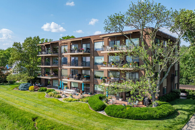 Rivercrest Condominiums