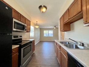 912 Sharon Dr in Jeffersonville, IN - Building Photo - Building Photo