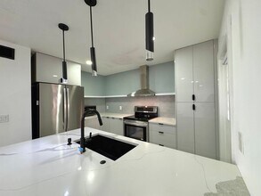 3005 1/2 NW 68th St, 9D in Fort Lauderdale, FL - Building Photo - Building Photo