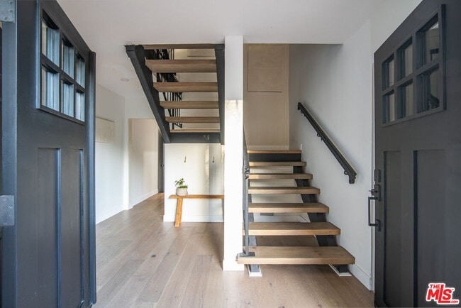 9265 Thrush Way in Los Angeles, CA - Building Photo - Building Photo