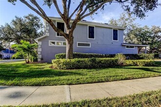 9002 Spring Garden Way in Tampa, FL - Building Photo - Building Photo