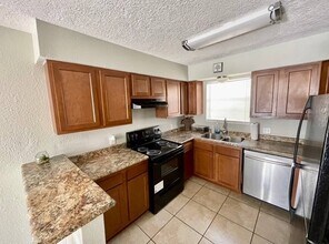 1500 Oleander in La Marque, TX - Building Photo - Building Photo