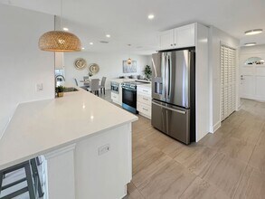 9907 Island Harbor Dr in Port Richey, FL - Building Photo - Building Photo