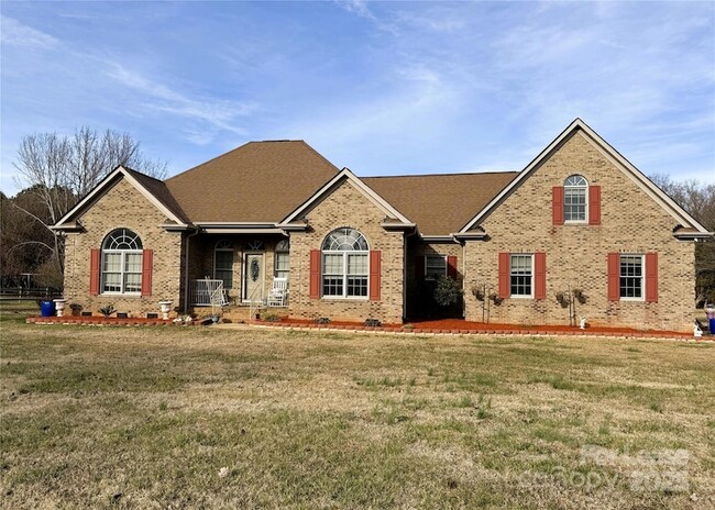 5919 Newell Dr in Monroe, NC - Foto de edificio - Building Photo