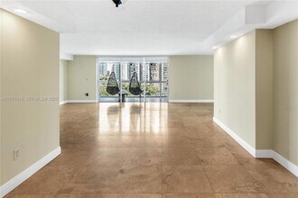 145 SE 25th Rd, Unit 1003 in Miami, FL - Building Photo - Building Photo