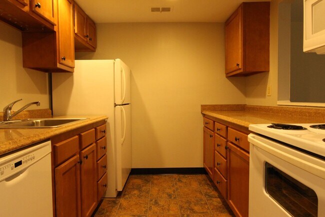 563 S Trenton Ave in Pittsburgh, PA - Building Photo - Building Photo