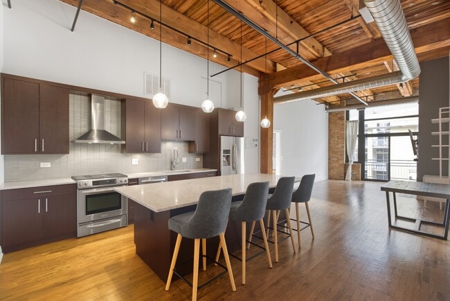 525 W Superior St, Unit 43