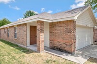 4517 Waterford Dr in Fort Worth, TX - Foto de edificio - Building Photo