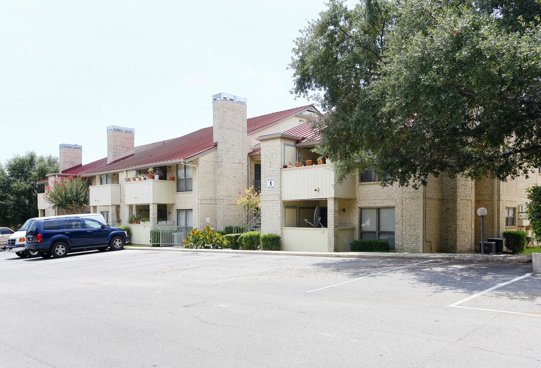 Devonshire Condominiums in San Antonio, TX - Building Photo