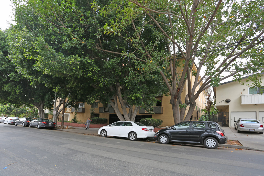 1411 N Fuller Ave in Los Angeles, CA - Building Photo