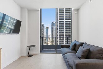 121 NE 5th St, Unit 3711 in Miami, FL - Building Photo - Building Photo