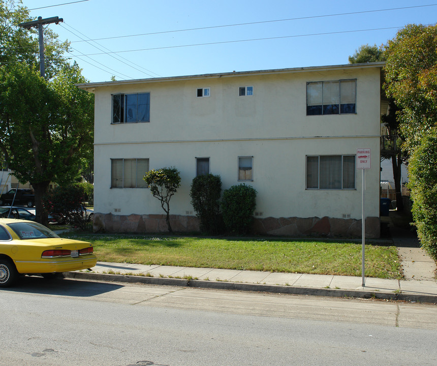 821 Winchester in Burlingame, CA - Building Photo