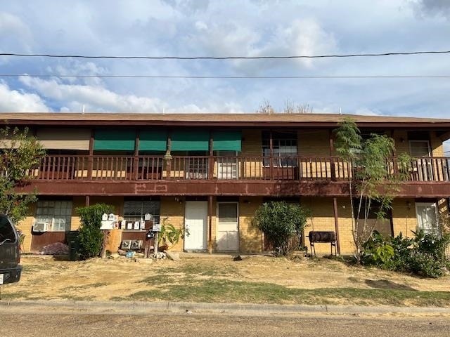 1001 Reynolds St in Laredo, TX - Building Photo