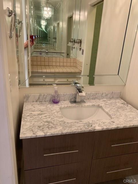 825 S Le Doux Rd in Los Angeles, CA - Building Photo - Building Photo