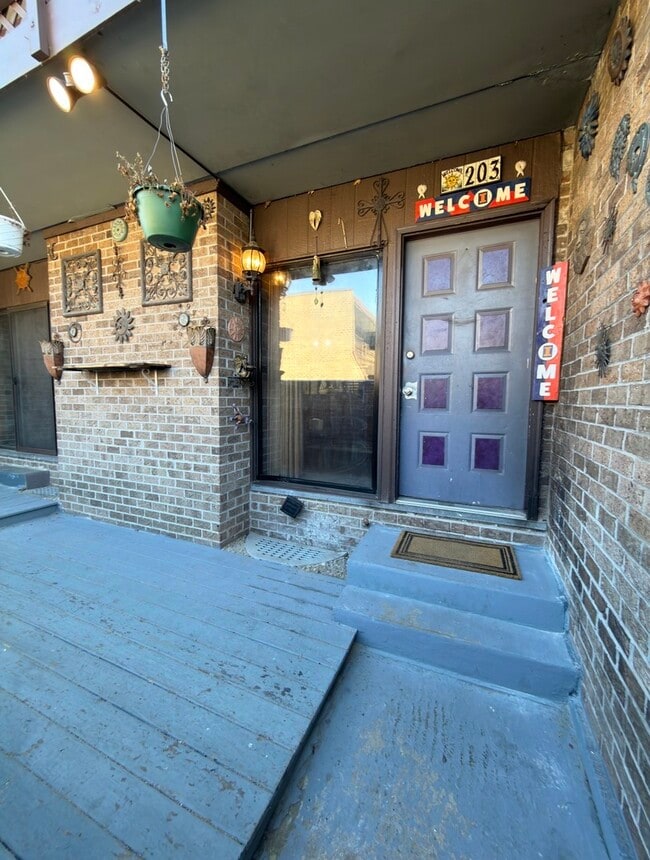 203 Kenneth Cir in Elgin, IL - Building Photo - Building Photo