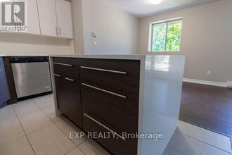 349 Queenston St in St Catharines, ON - Building Photo - Building Photo