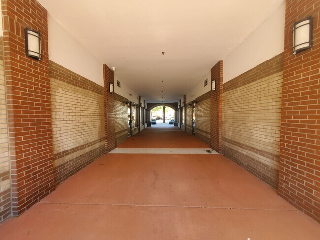 325 Hay St in Fayetteville, NC - Foto de edificio - Building Photo