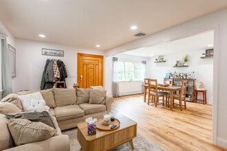 190 Vanderbilt Blvd in Oakdale, NY - Building Photo - Building Photo
