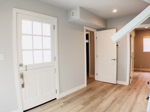 31501 Burnside Pl in Laguna Beach, CA - Foto de edificio - Building Photo