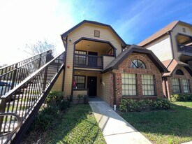 345 Forestway Cir in Altamonte Springs, FL - Building Photo