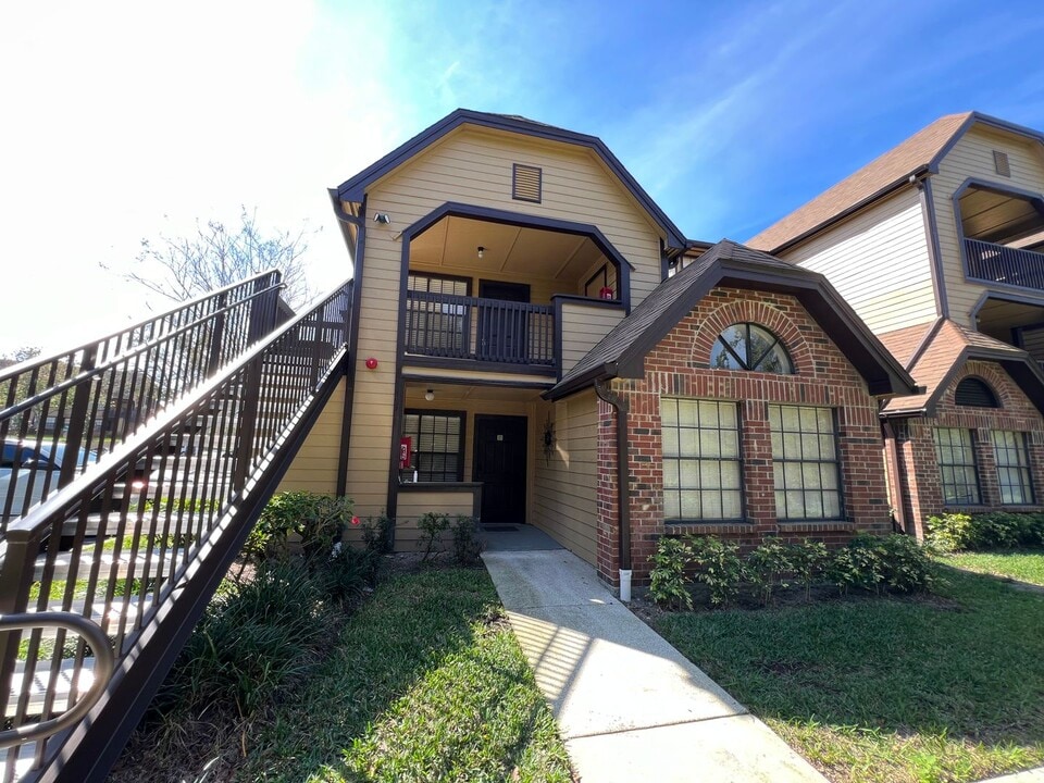 345 Forestway Cir in Altamonte Springs, FL - Building Photo