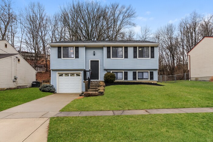 423 Westgate Dr in Cleves, OH - Building Photo