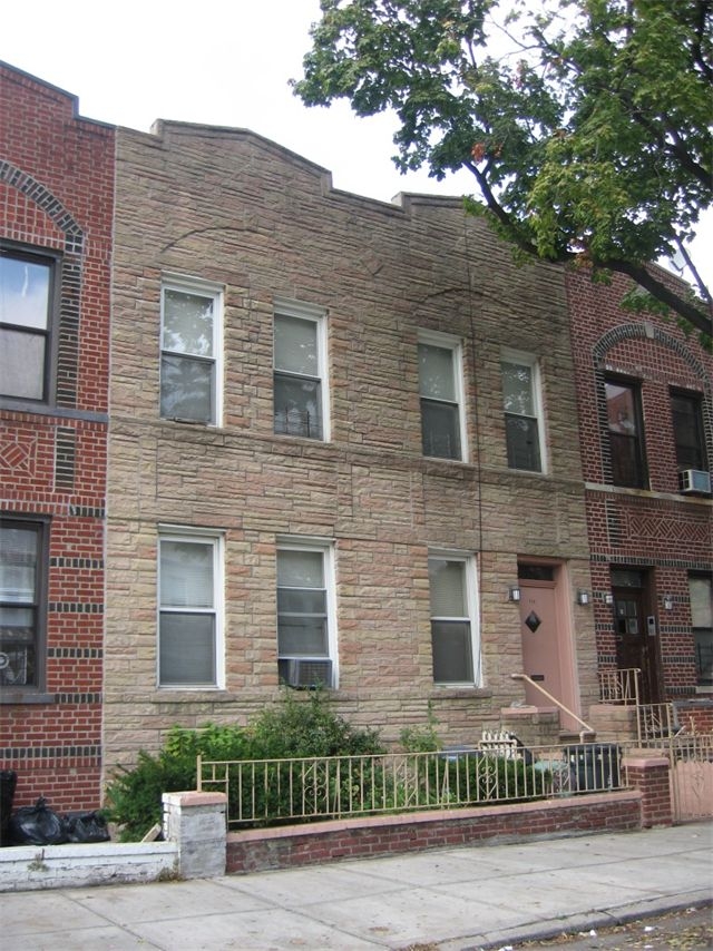 726 E 10th St in Brooklyn, NY - Building Photo - Building Photo