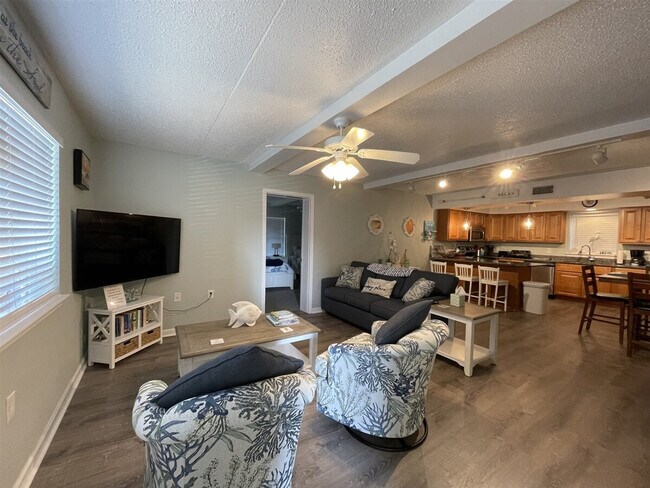 57211 Atlantic View Dr in Hatteras, NC - Foto de edificio - Building Photo