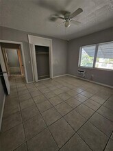 2201 NE 172nd St in North Miami Beach, FL - Building Photo - Building Photo