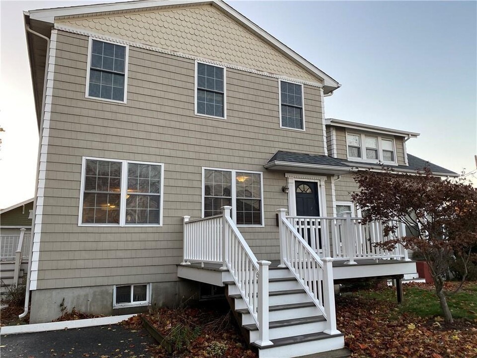 65 Hatfield St in Pawtucket, RI - Building Photo