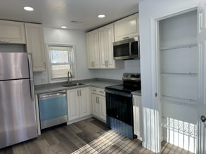 28530 Grayling Ave in Farmington Hills, MI - Building Photo - Building Photo