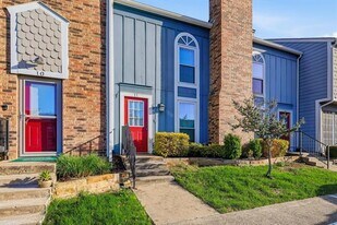 11 Abbey Rd in Euless, TX - Building Photo