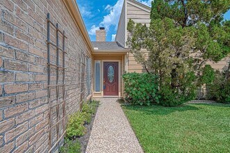 2223 Kinbrook Dr in Houston, TX - Building Photo - Building Photo