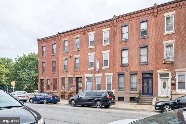 property at 1806 W Diamond St