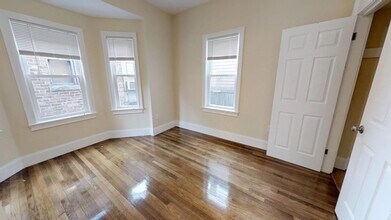 8 Claremon St in Somerville, MA - Building Photo - Building Photo