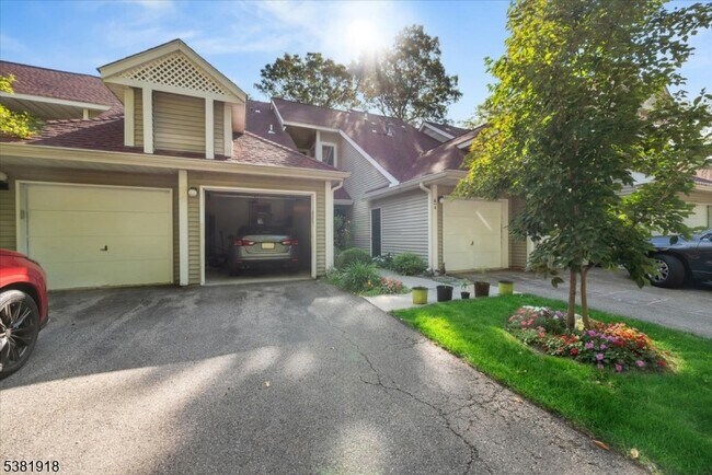 property at 8 Schofield Ct