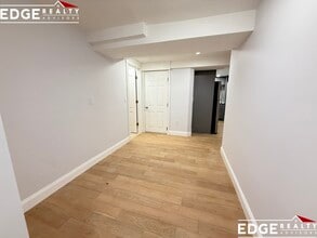 7 Delaware Pl, Unit 2 in Boston, MA - Foto de edificio - Building Photo