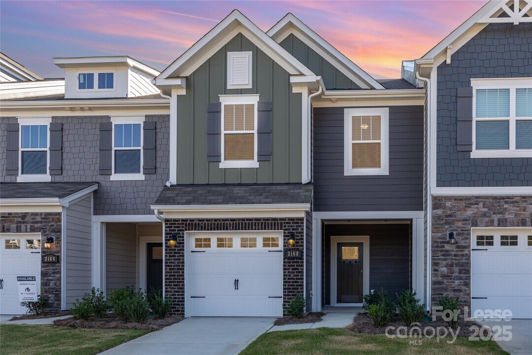 3160 Lilac Grove Dr in Charlotte, NC - Foto de edificio