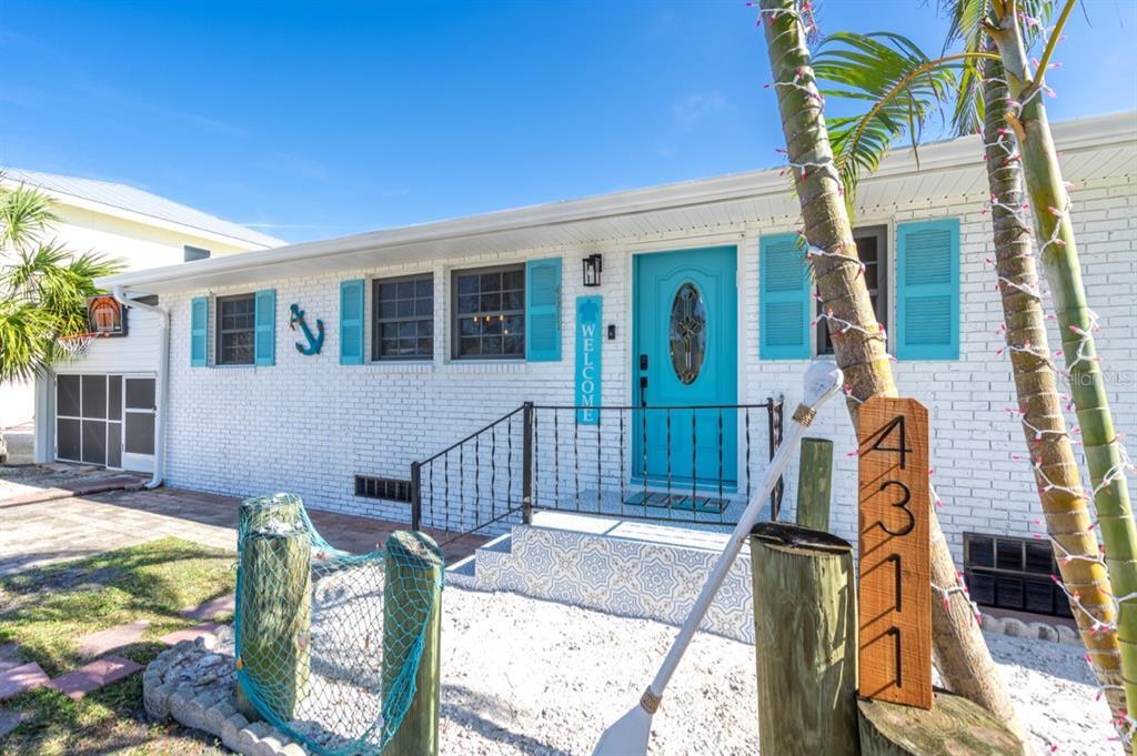 4311 123rd St W in Cortez, FL - Building Photo
