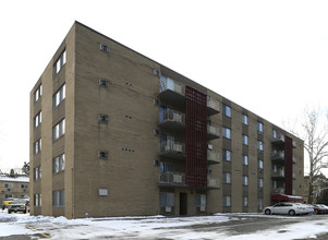 Glen Cove Apartments in Lakewood, OH - Building Photo - Building Photo